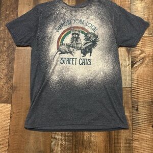 Gray Graphic T-Shirt with Street Cats Design